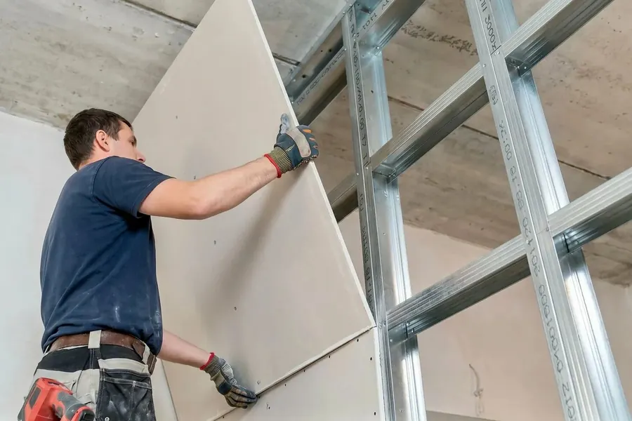 Garage brut avant transformation en bureau, Argenteuil